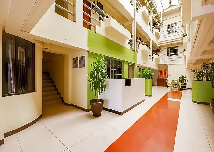 Hotel Vaccinated Staff - Oyo 465 Ford's 3*