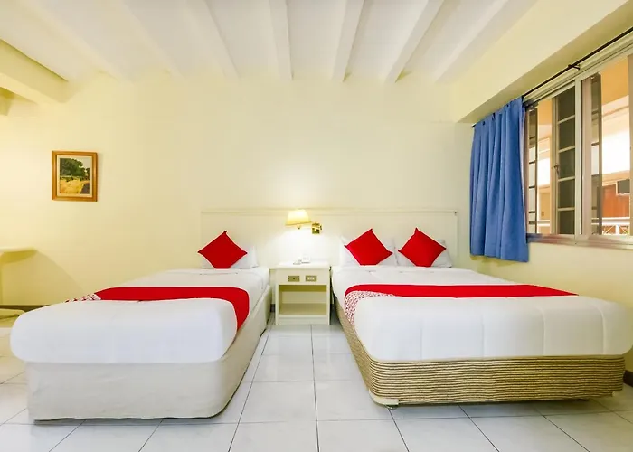 Hotel Vaccinated Staff - Oyo 465 Ford's Cebu Stadt