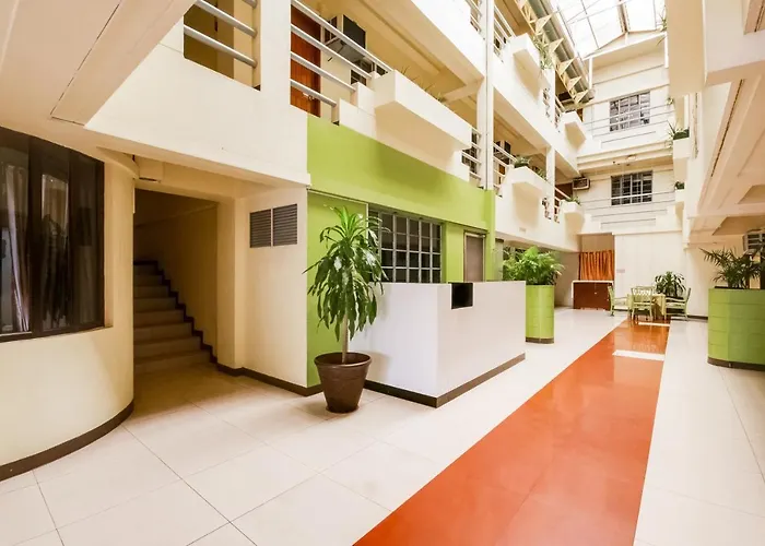 Hotel Vaccinated Staff - Oyo 465 Ford's 3*