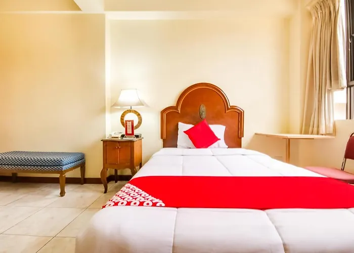 Vaccinated Staff - Oyo 465 Ford's Hotel 3*