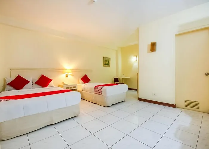 Vaccinated Staff - Oyo 465 Ford's Hotel 3*